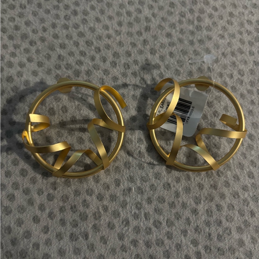 Khoi Gold Hoop Earrings